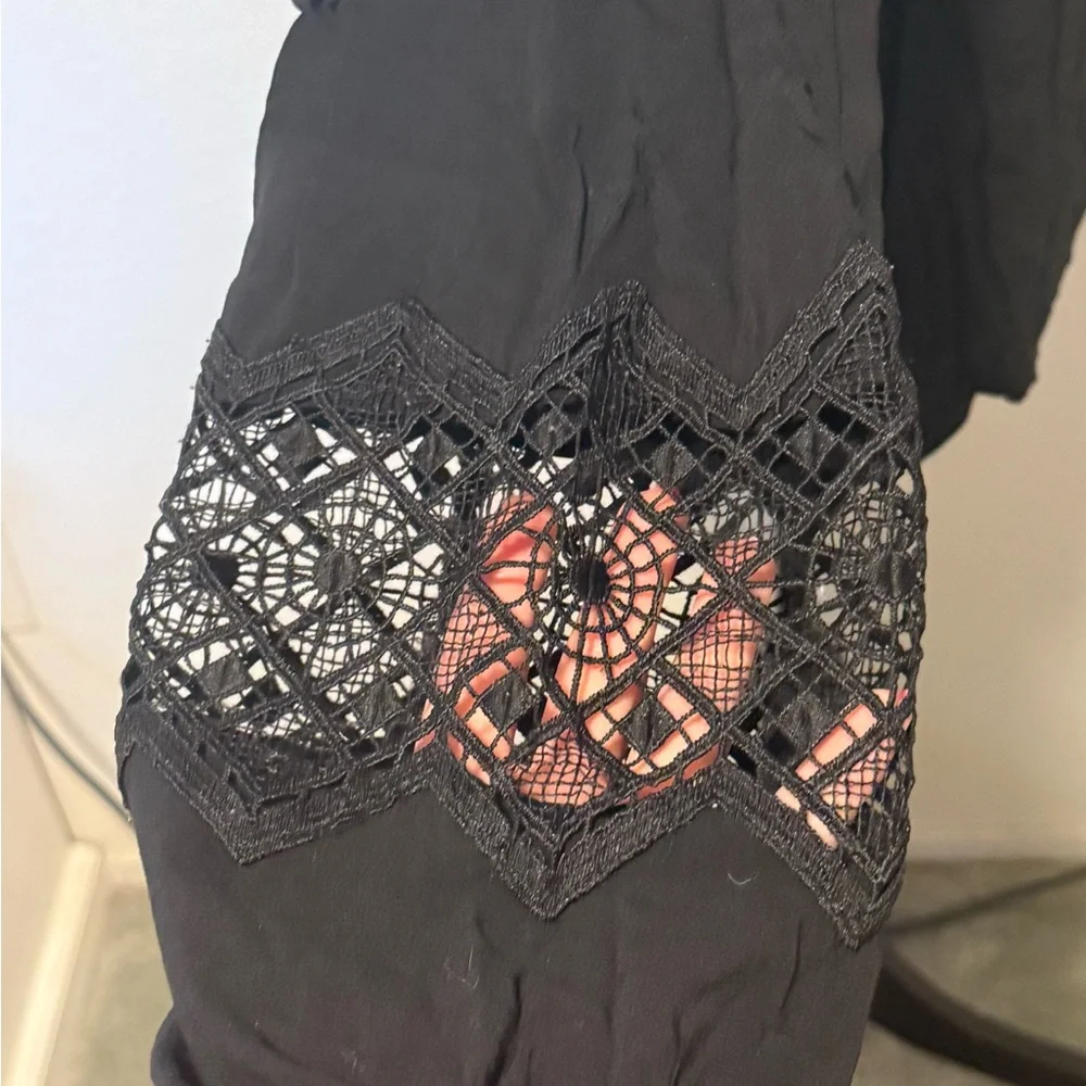 Express cold shoulder top size S